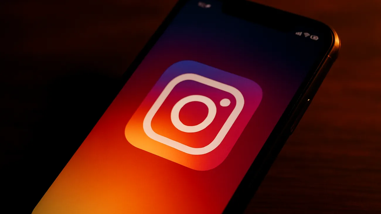 Instagram"