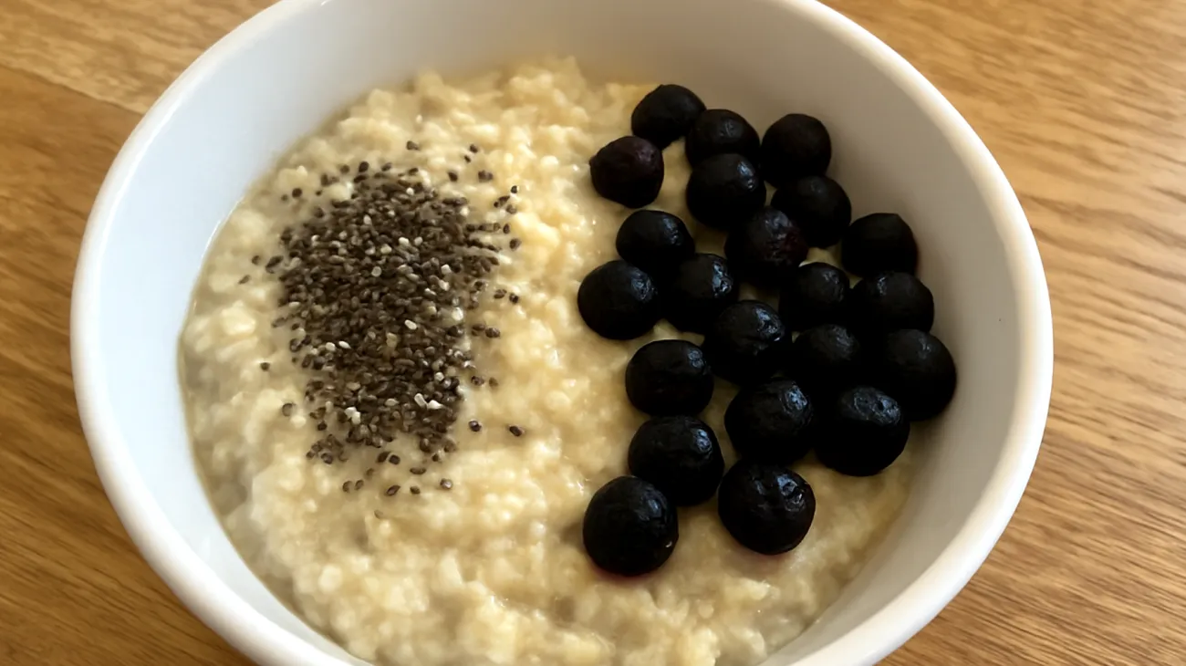 Porridge d'avoine aux graines de chia et baies d'aronia"