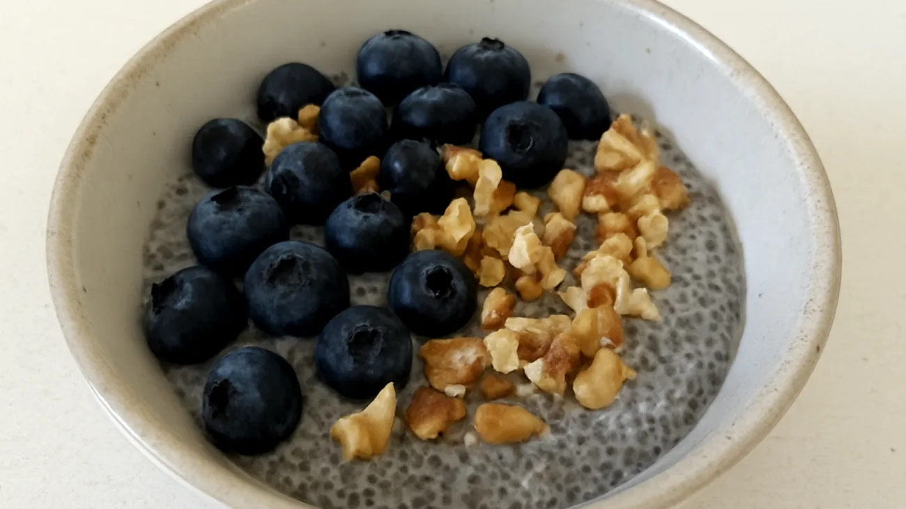 Pudding de graines de chia aux myrtilles et noix"