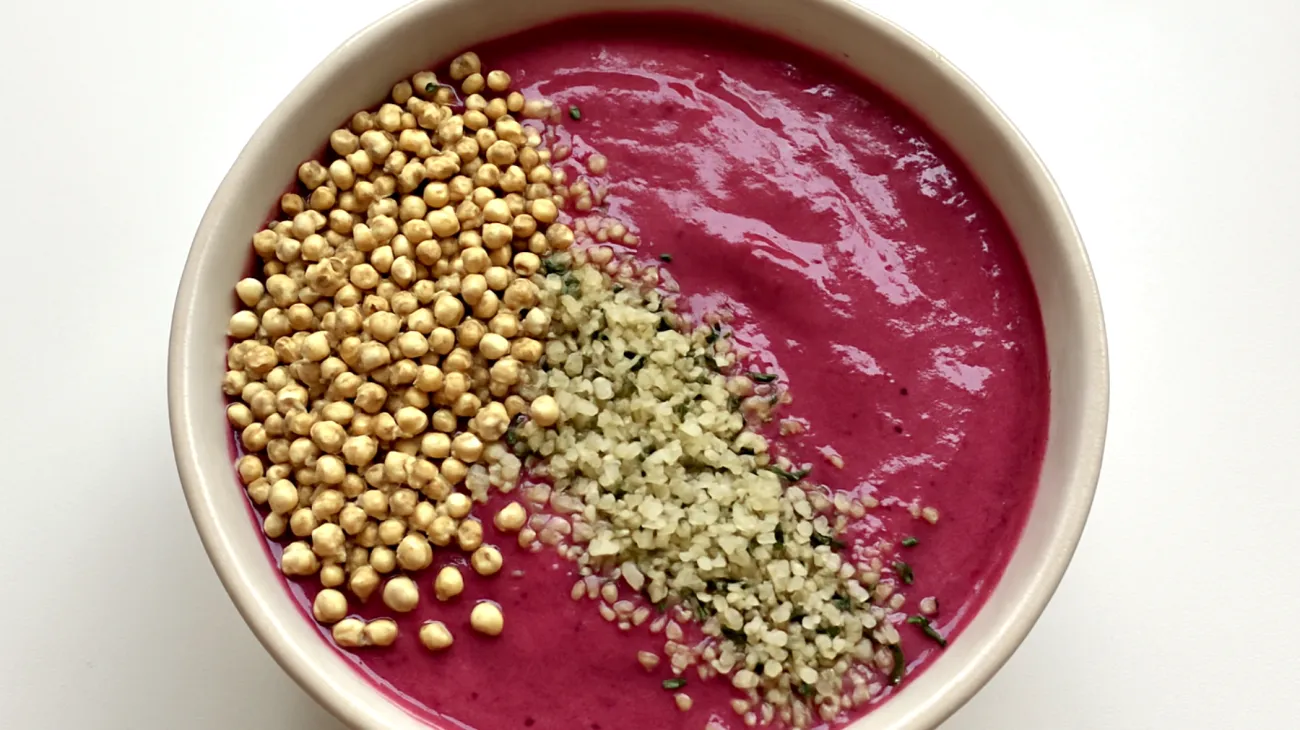 Smoothie bowl au quinoa soufflé et graines de chanvre"